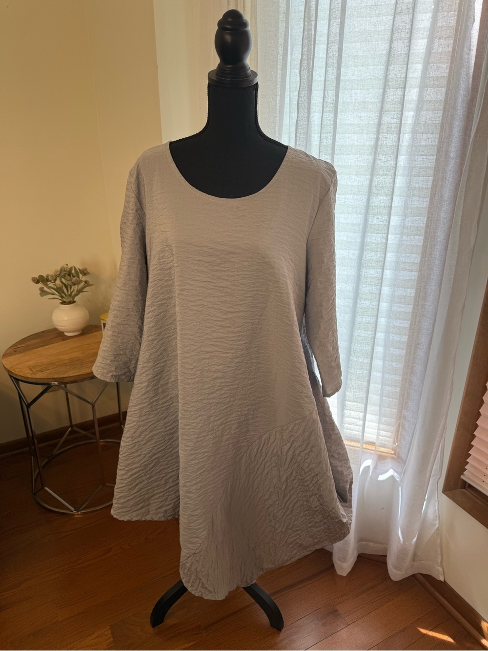 Women's Brynn Walker Gray Textured Scoop Neck Tunic Top